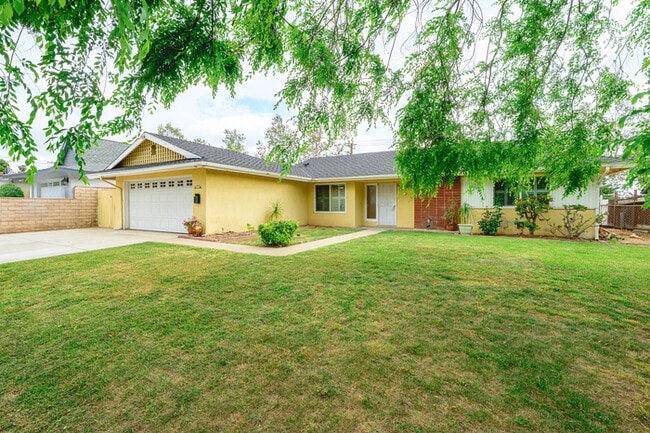 Foto del edificio - Beautifully Renovated 3BR/2BA Single-Story...