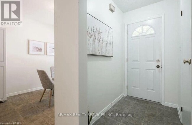 Photo du bâtiment - 159-1159 Brantwood Park Rd