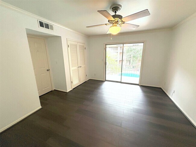 Foto del edificio - 6483 Bayou Glen Rd