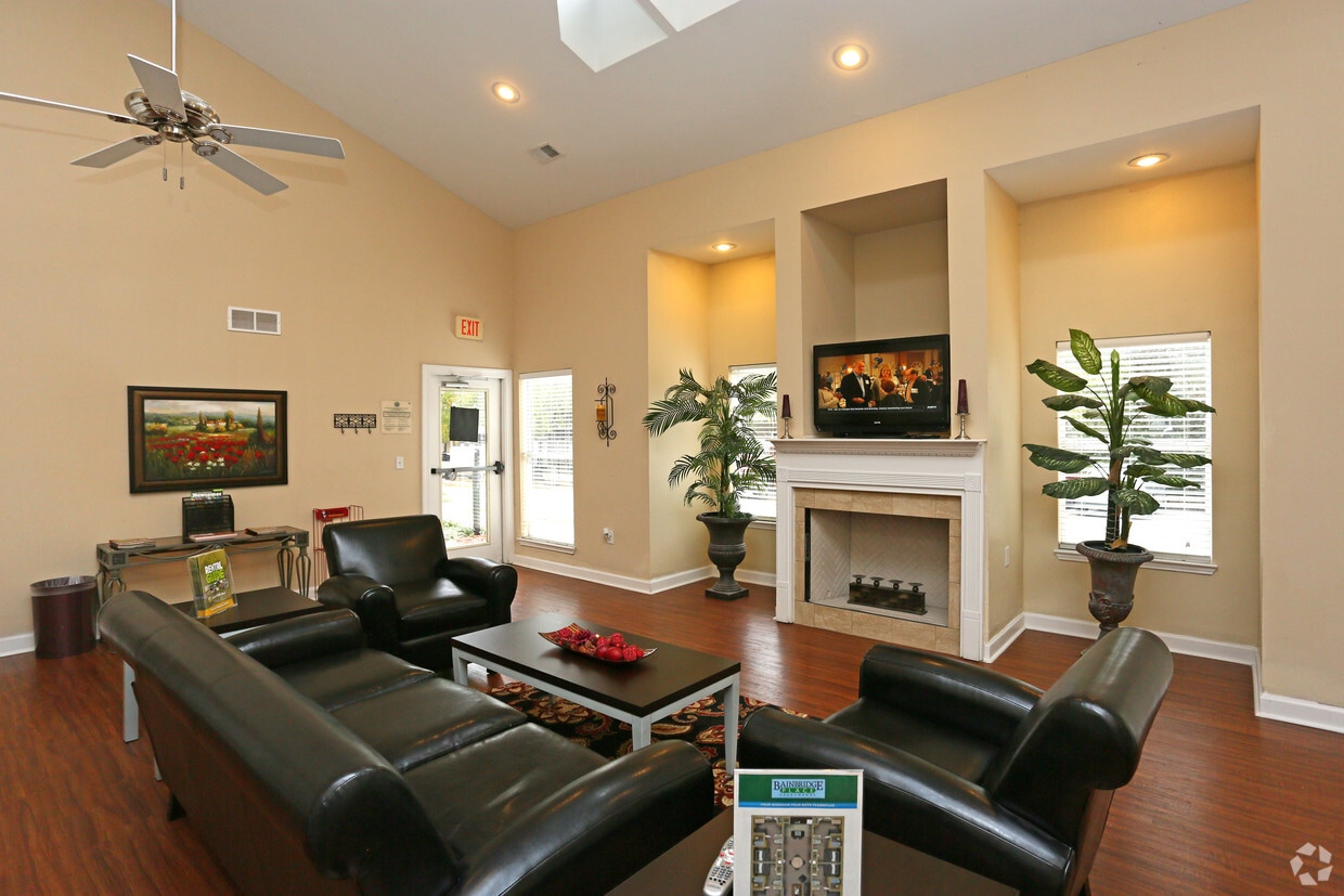 Office Lounge Area - 2309 Old Bainbridge Rd  Tallahassee, FL, 32303