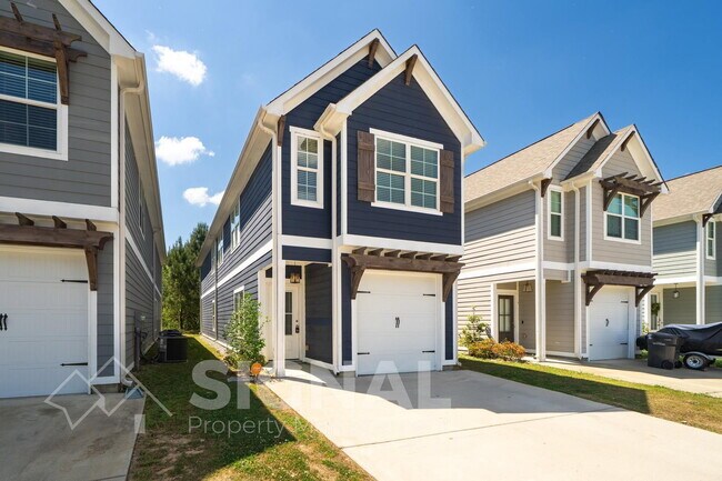 Foto del edificio - 215 Creek Run Way