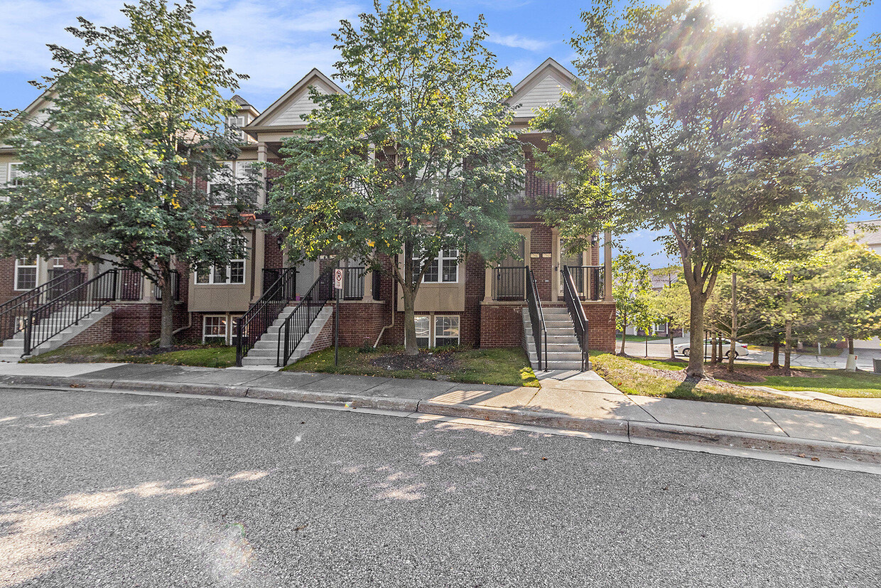 Primary Photo - 27947 Hopkins Dr