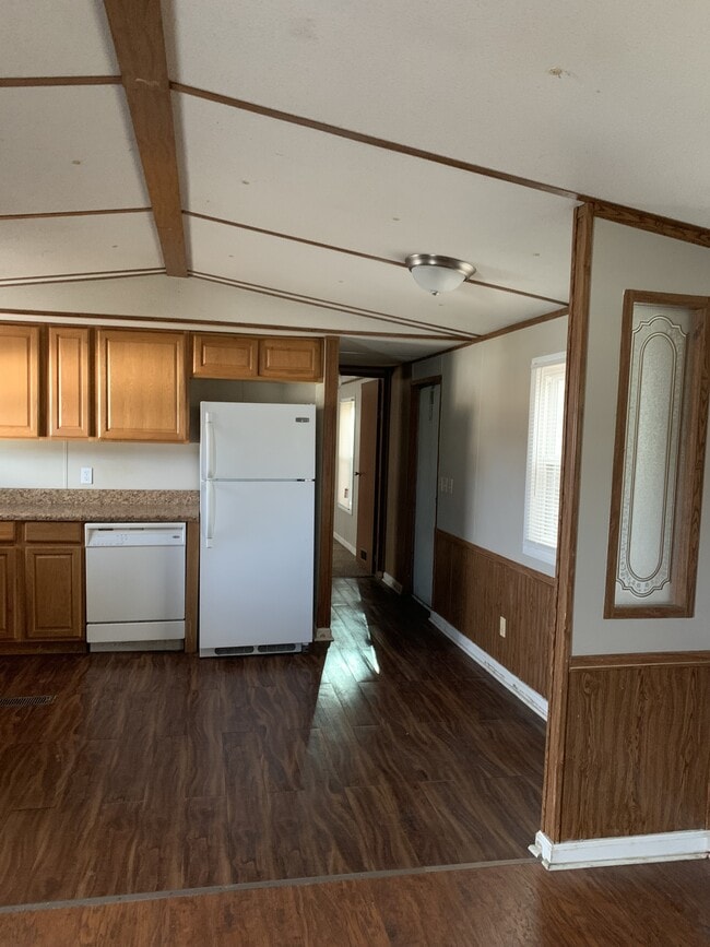 Building Photo - 502 Kayla St