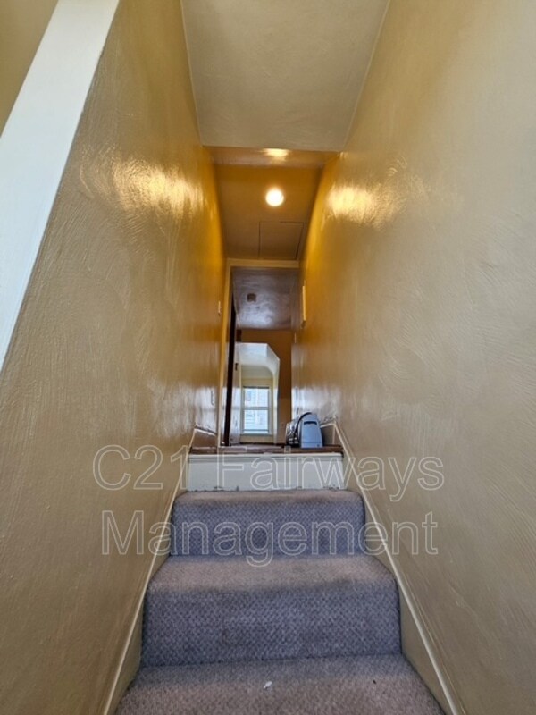 Photo - 546 Greenfield Ave Apartment