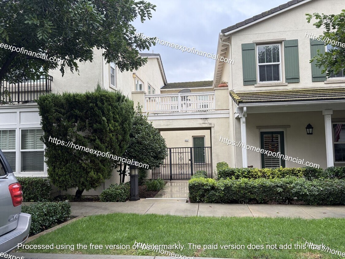 Foto principal - 8157 Garden Gate St