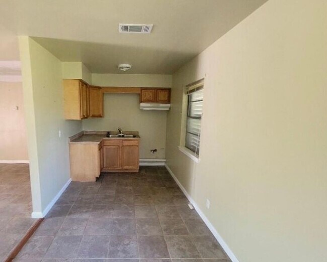 Foto del edificio - 6710 Fairwood Rd