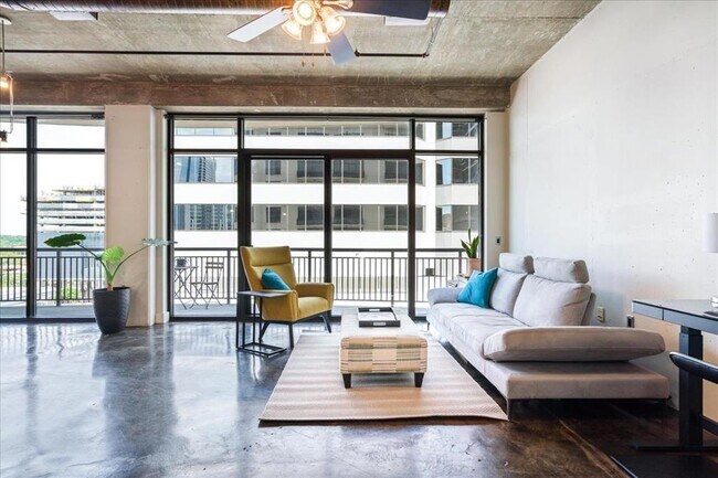 Foto del edificio - 311 W 5th St