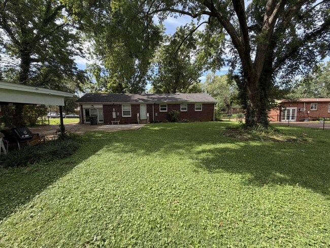 Foto del edificio - 2116 Gilbreath Rd NW