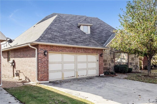 Building Photo - 4640 Olde Village Cir