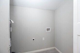 Building Photo - 4356 Phlox St