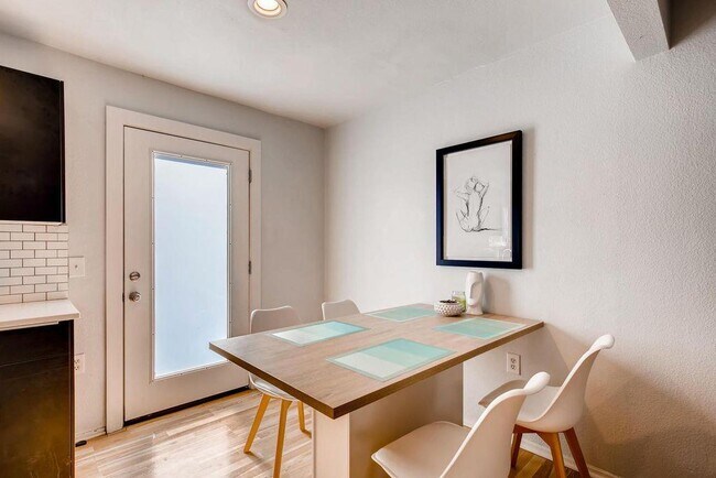 Foto del edificio - 1312 Cometa St