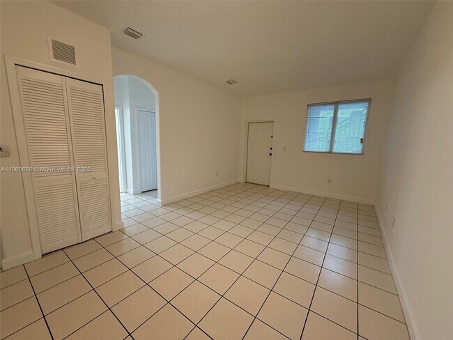 Building Photo - 1663 SE 27th Dr