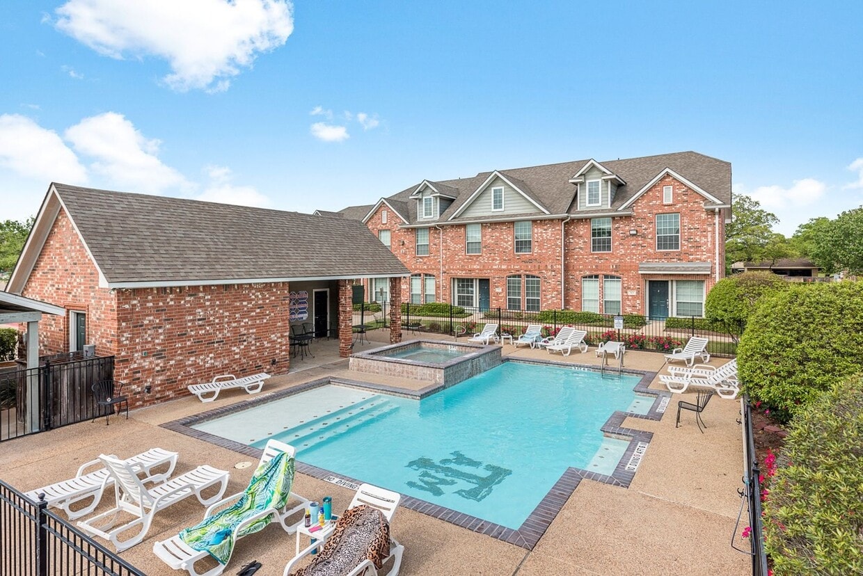 Primary Photo - 4 bed 4 bath in Gated Community Available ...