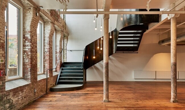 Building Photo - 520 State Rd