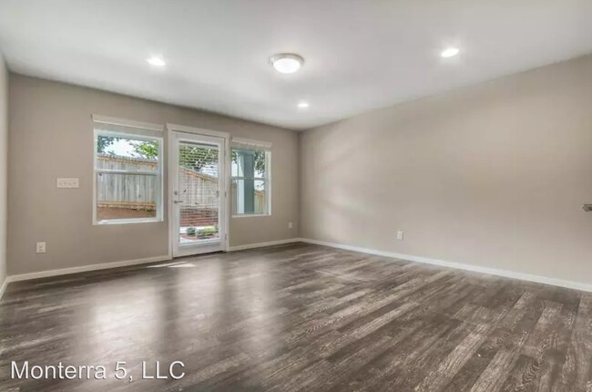 Foto del edificio - 905 Sunset Blvd NE