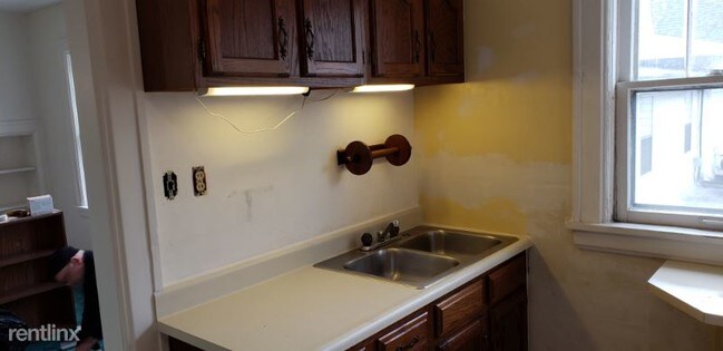 Building Photo - 2 br, 1 bath Apartment - 722 west 9th street