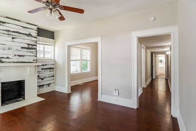 Building Photo - 716 10th St S