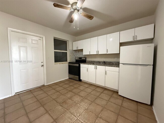 Foto del edificio - 900 SW 5th St