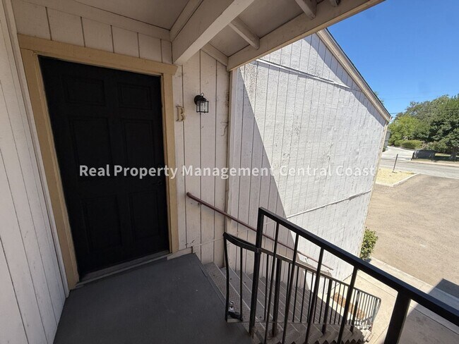 Foto del edificio - 7828 Santa Ysabel Ave