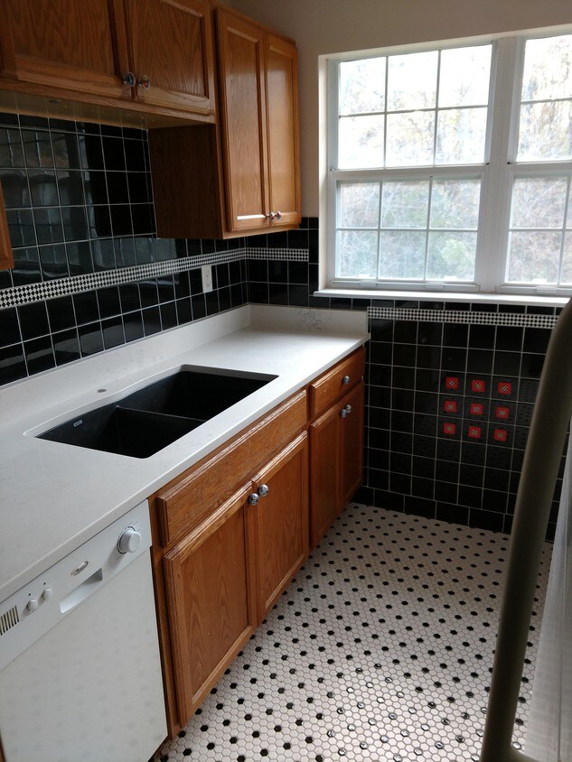 2281 NE 68th St Unit 0, Gladstone, MO 64118 Condo for Rent in Gladstone, MO