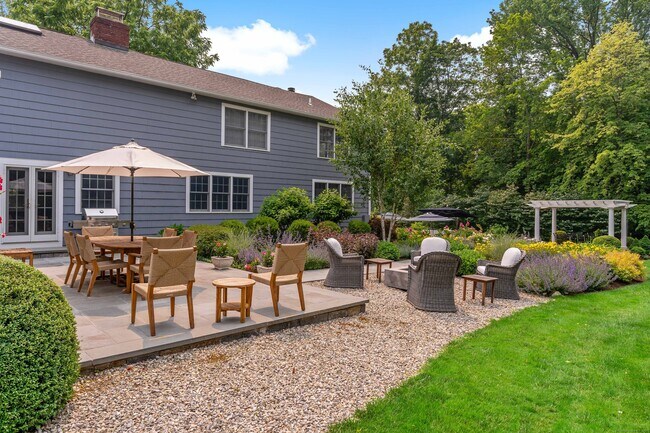 Foto del edificio - 25 Wallacks Dr