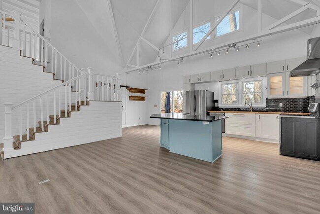 Foto del edificio - 1080 Crestview Dr