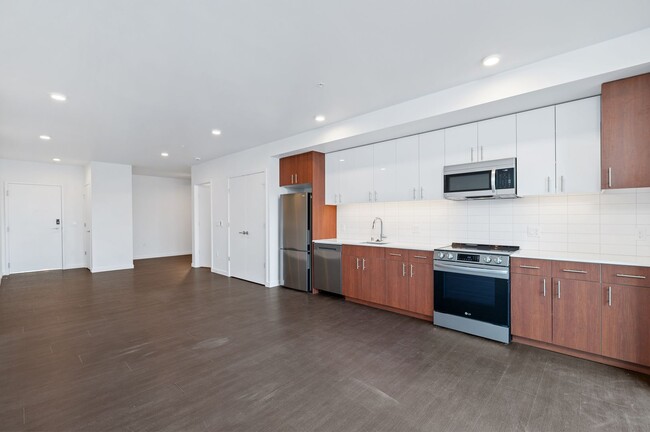 Building Photo - Modern studio in Eastlake with in-unit was...