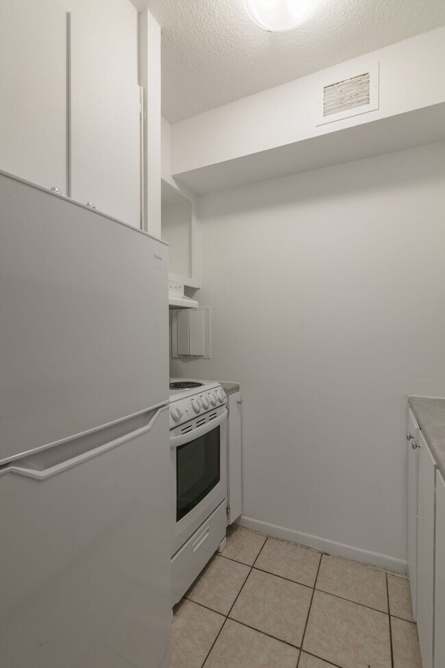 Building Photo - 1975 Maisonneuve Blvd W