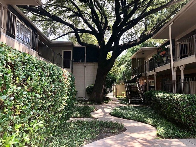 Building Photo - 5311 Fleetwood Oaks Ave