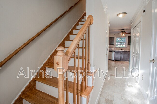 Building Photo - 108 Big Fox Ln