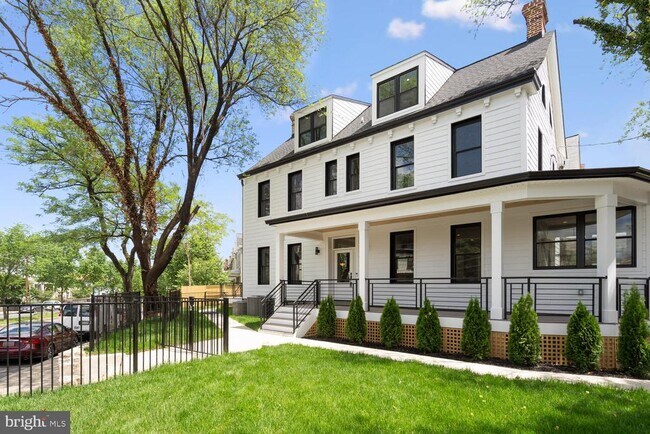 Building Photo - 3901 New Hampshire Ave NW