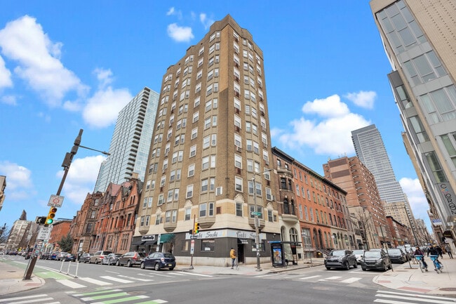 Building Photo - 2135 Walnut St