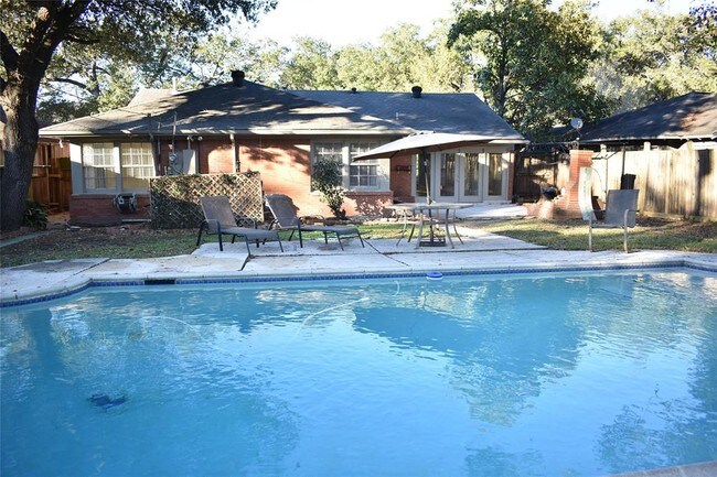 Foto del edificio - 3779 Childress St