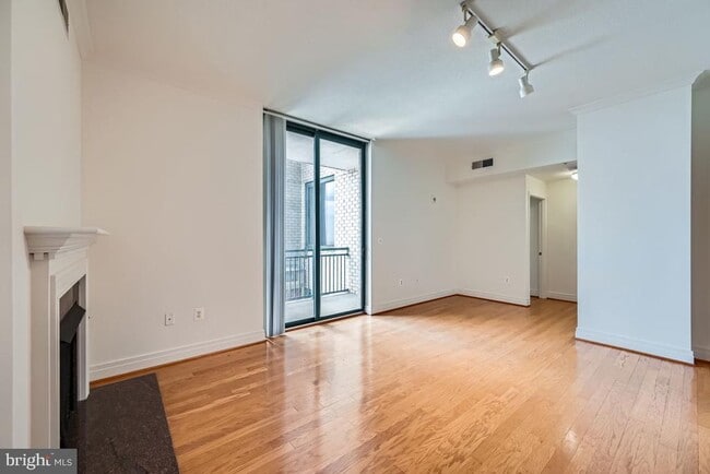 Building Photo - 414 Water St
