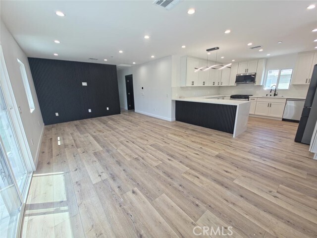 Foto del edificio - 7333 Vanalden Ave