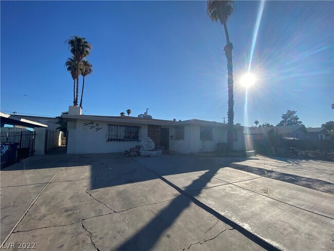 Building Photo - 2204 Isabelle Ave