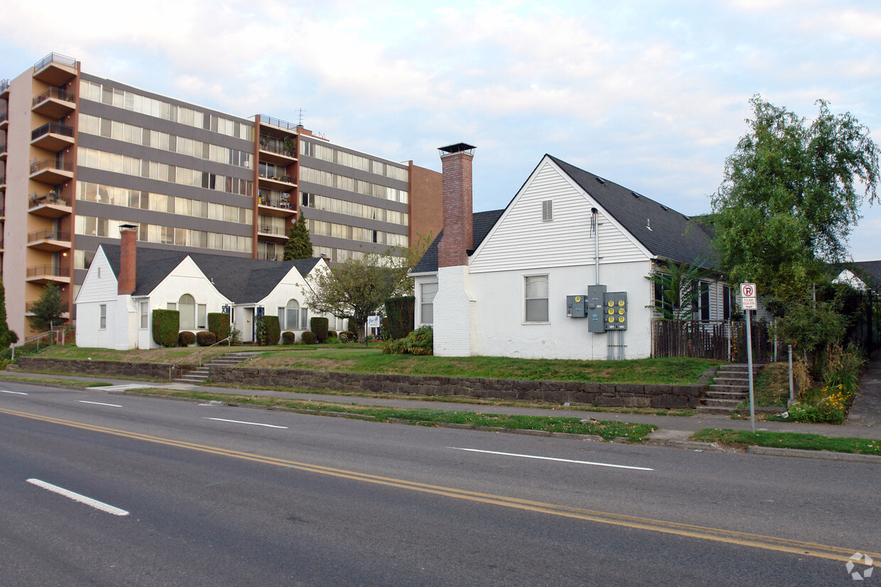 Primary Photo - 4325 NE Halsey St