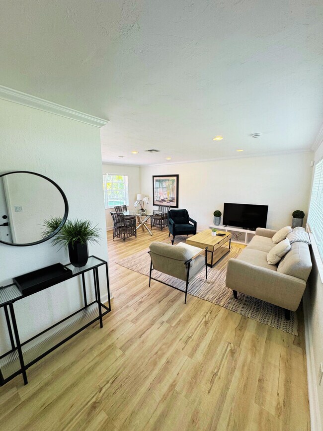 Foto del edificio - 300 NE 7th St