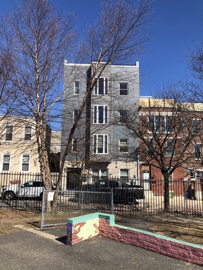 Building Photo - 819 Cameron St