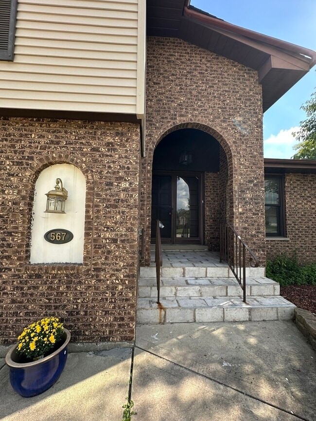 Building Photo - 567 Lorelei Dr