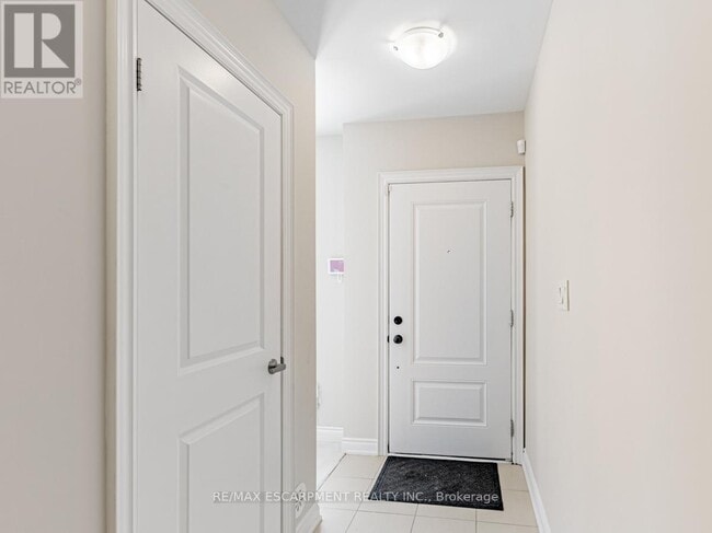 Building Photo - 2163 Lillykin St