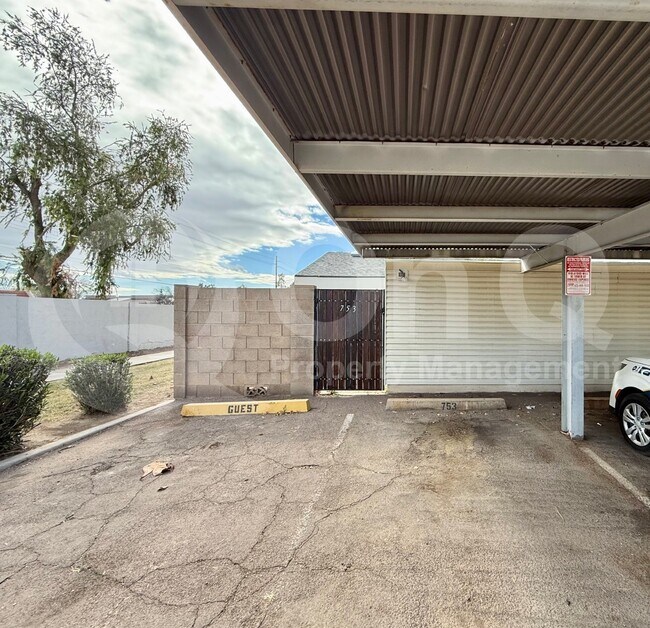 Building Photo - 753 E Woodman Dr