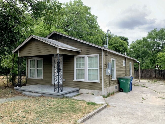 Building Photo - 3 br, 2 bath House - 235 Carle Avenue