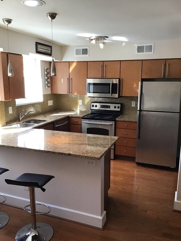 Foto principal - 2425 Vail Ave