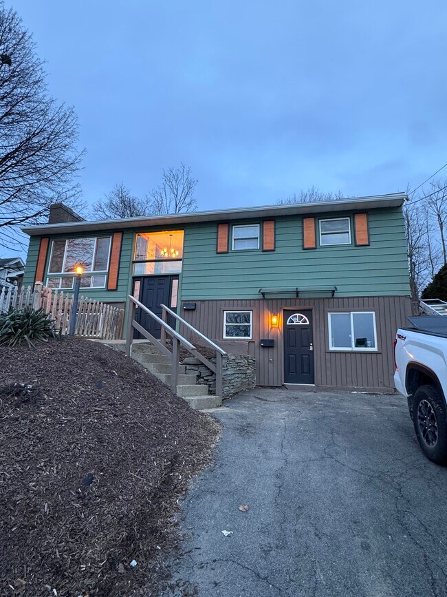 Foto del edificio - 306 Hooper Rd