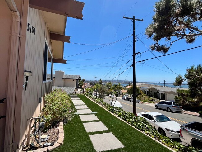 Foto del edificio - Remodeled 4-Bedroom Home with Bay Views