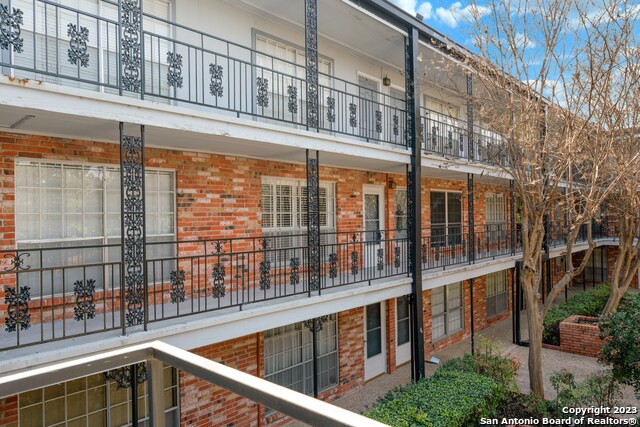 Building Photo - 8401 N New Braunfels Ave