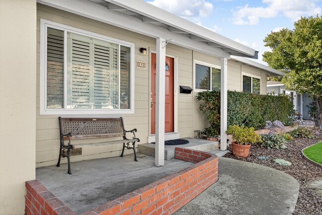 Photo - 899 Ebbetts Dr House