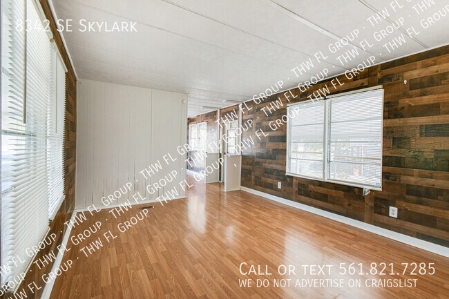 Foto del edificio - 8342 SE Skylark-
