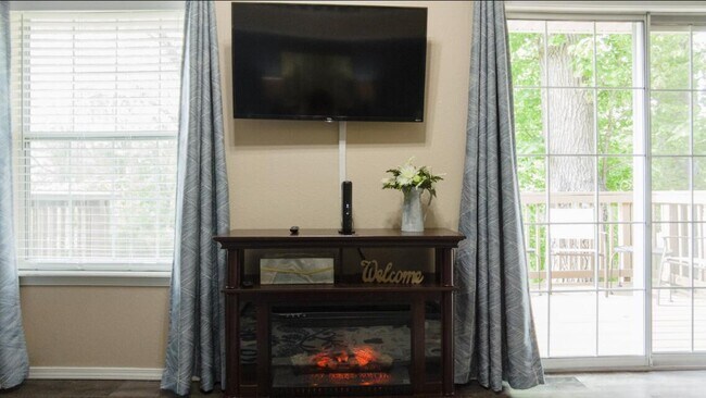 Foto del edificio - 420 Fall Creek Dr